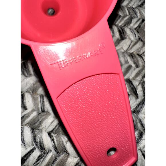 Tupperware Mini Funnel Pink Kitchen Tool - Picture 2 of 3